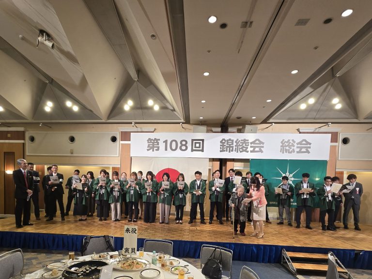 校歌斉唱（福岡県立八幡中央高等学校）　59・60期当番幹事と共に