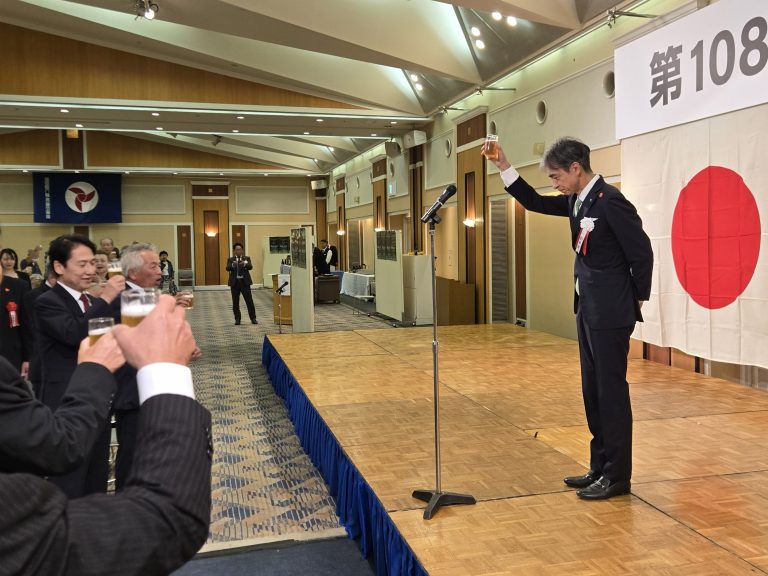 乾杯　波多野直之副会長（31期）